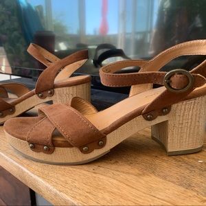 American Eagle retro style heels